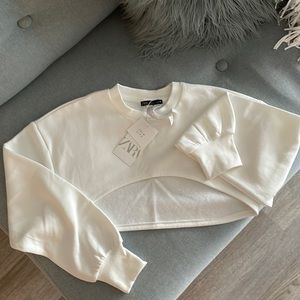 NWT! Zara Cropped Crew Neck Sweatshirt • Ivory/Off White • Size Large